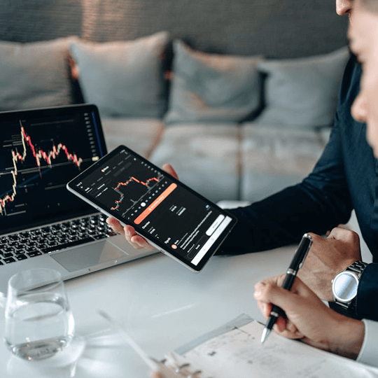 Reaction Pro - Team von Kryptowährungsexperten